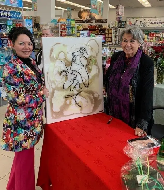 Photo de Pomerlo remet une œuvre à Ginette Reno